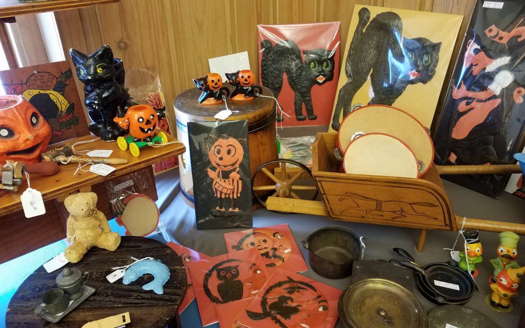 Stop by the Omaha Antique Show in Council Bluffs, IA, on Oct. 29-30 for a variety of high-quality antiques. (Photo courtesy of Omaha Antique Show)