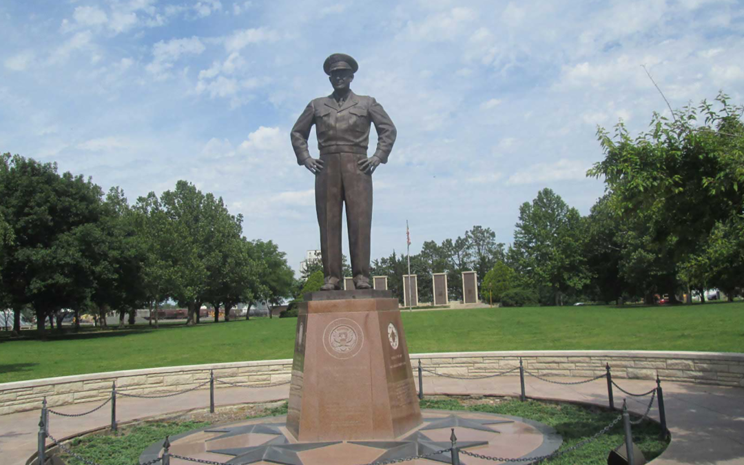 Eisenhower statue in front of Presidential Library